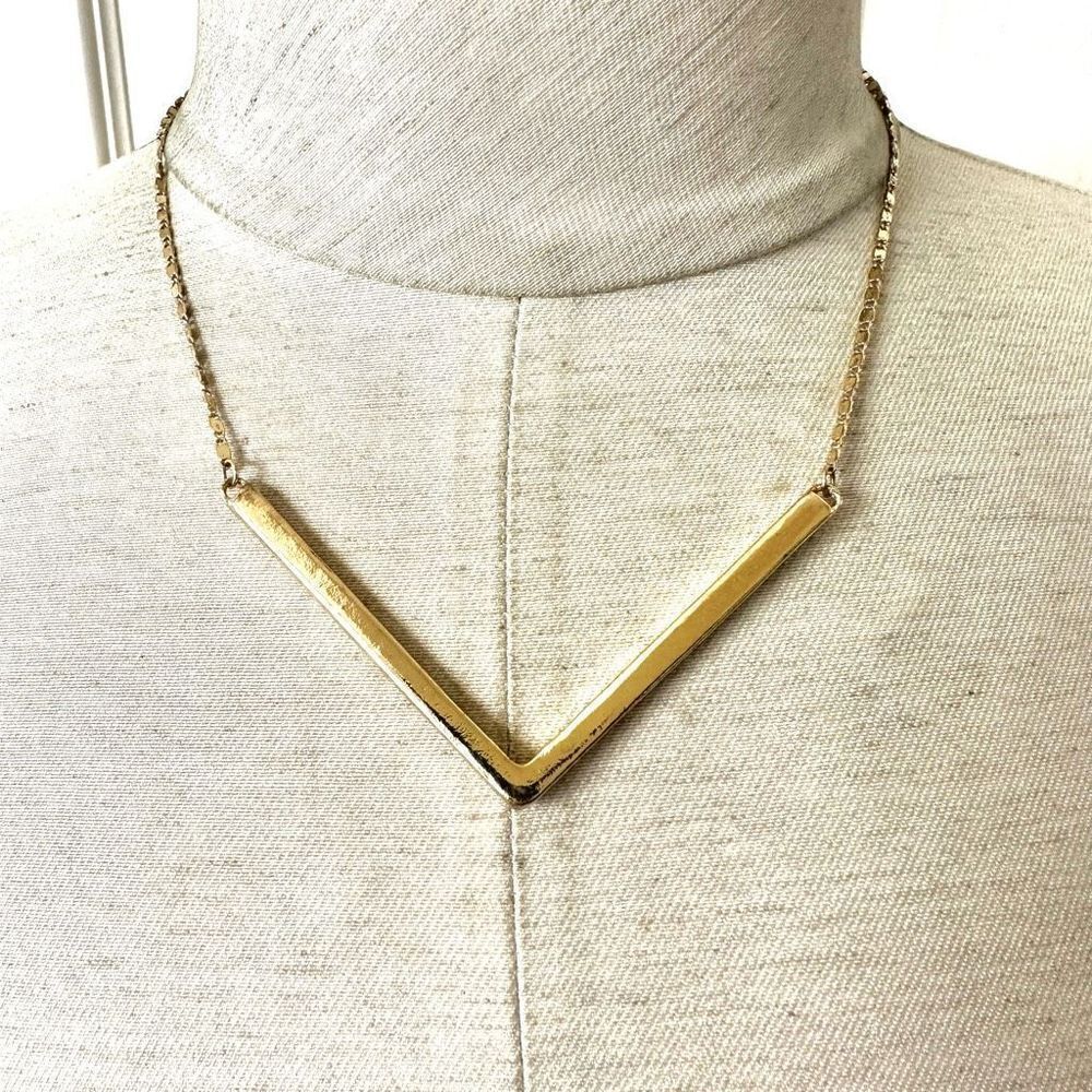 Etc.! Gold tone V pendant necklace